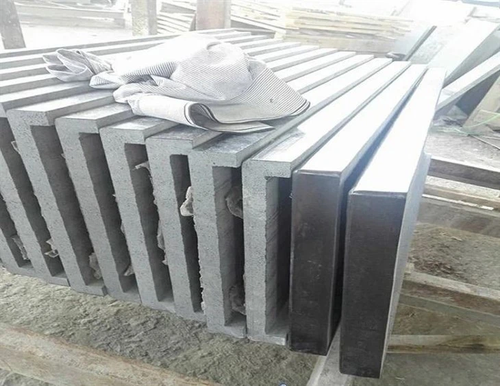 Straight-Edge-Honed-Dark-Black-Color-G684-Swimming-Pool-Coping-Stone.webp (1)(001)